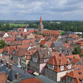 Blick vom Rathaus auf St. Michael – und zurück