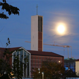 Das Bild zum Sonntag: Mond über Christkönig