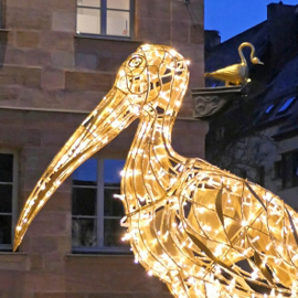 Storch und Schwan -goldenes Duo in der Altstadt
