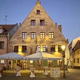 Der Grüne Baum im Abendlicht