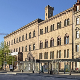 Leere vor dem Rathaus