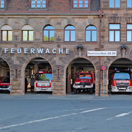 Offene Fahrzeughalle an der alten Feuerwache