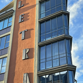 Glas, Beton und ein Hauch Bauhaus – das Letra-Haus